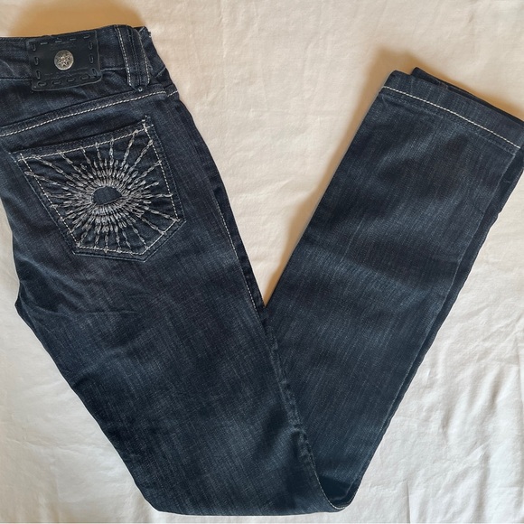 Anitik Denim - Picture 3 of 4
